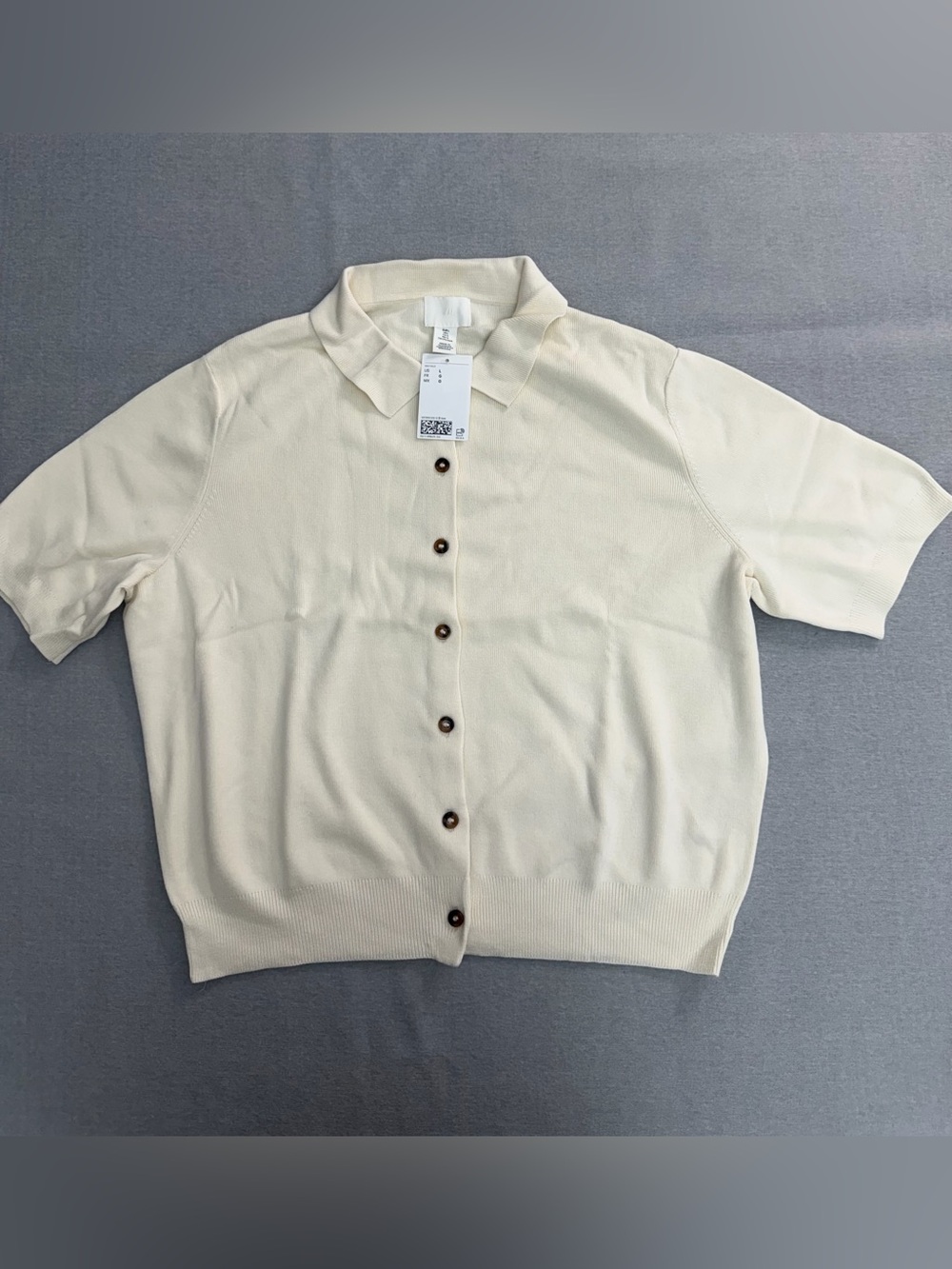 Women’s Cream Short-Sleeve Button-Up Knit Shirt Size L
